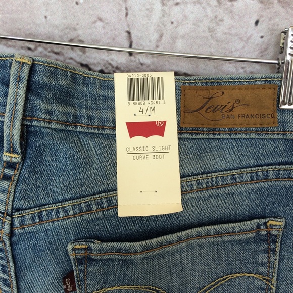 Levi's classic great fitting bootcut jeans. - Picture 6 of 8
